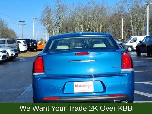 2023 Chrysler 300 Touring L