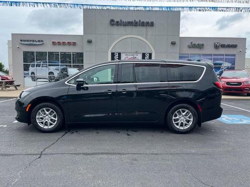 2025 Chrysler Voyager LX