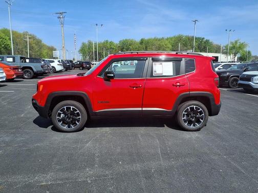 Colorado Red Clearcoat 2023 Jeep Renegade Latitude