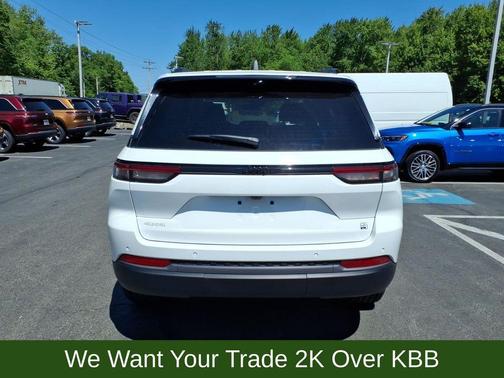 Bright White Clearcoat 2026 Jeep Grand Cherokee Sport