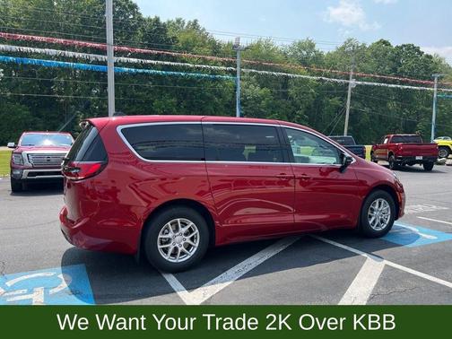 2025 Chrysler Pacifica Select