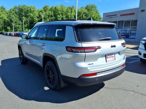 Silver Zynith 2026 Jeep Grand Cherokee L Laredo