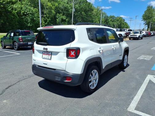 Alpine White Clearcoat 2023 Jeep Renegade Latitude