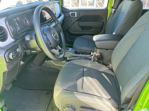 2025 Jeep Gladiator Sport