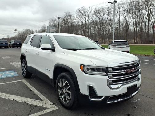 Summit White 2023 GMC Acadia SLE