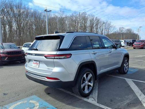 Silver Zynith 2023 Jeep Grand Cherokee Limited