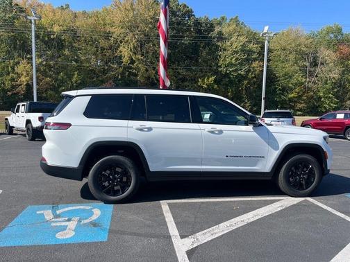 2025 Jeep Grand Cherokee L Laredo