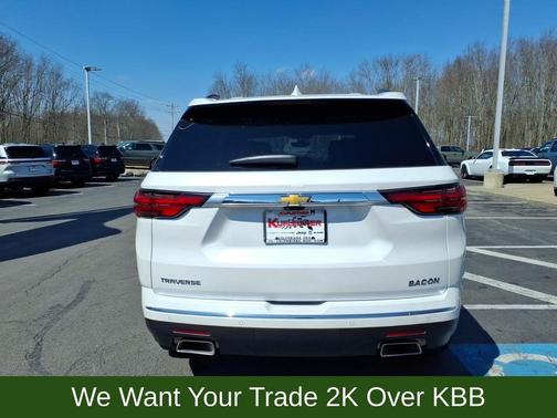 Iridescent Pearl Tricoat 2023 Chevrolet Traverse High Country