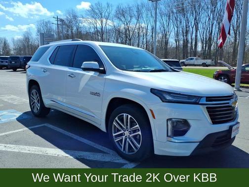 Iridescent Pearl Tricoat 2023 Chevrolet Traverse High Country
