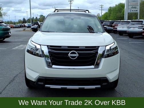 White 2024 Nissan Pathfinder Platinum