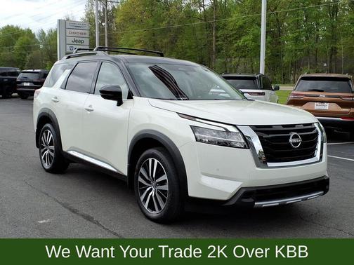 White 2024 Nissan Pathfinder Platinum
