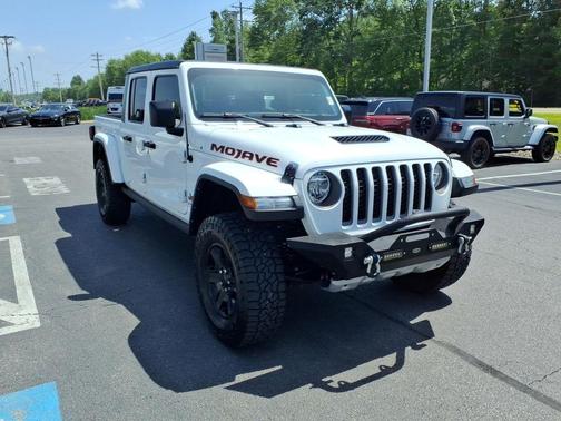 Bright White Clearcoat 2023 Jeep Gladiator Mojave