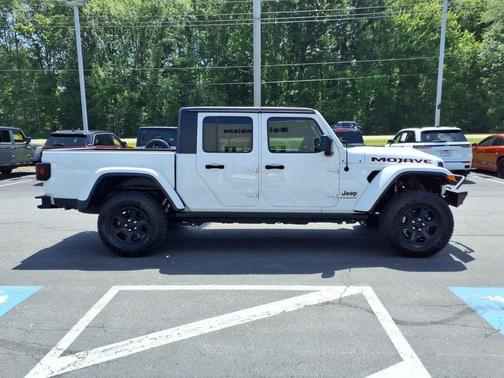 Bright White Clearcoat 2023 Jeep Gladiator Mojave