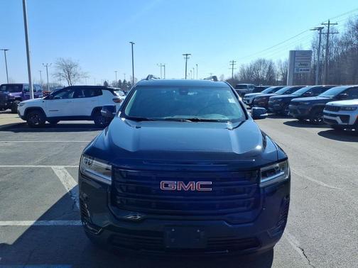 Black 2023 GMC Acadia SLE