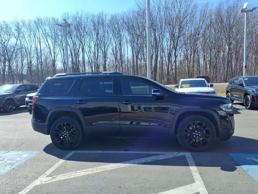 Black 2023 GMC Acadia SLE