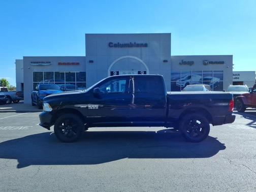 Brilliant Black Crystal Pearlcoat 2018 RAM 1500 Express