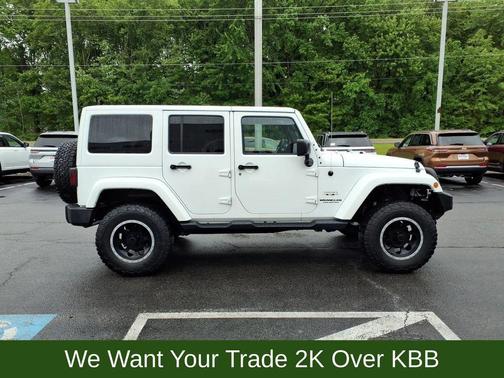 Bright White Clearcoat 2016 Jeep Wrangler Unlimited Sahara