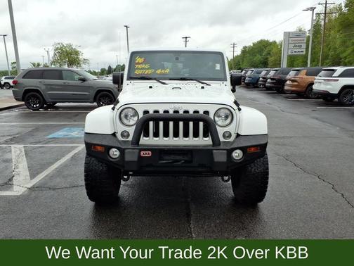Bright White Clearcoat 2016 Jeep Wrangler Unlimited Sahara