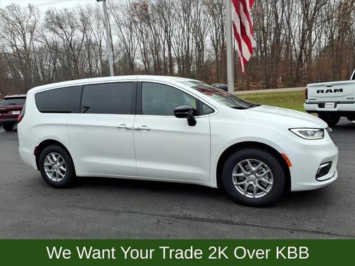 2026 Chrysler Pacifica Select