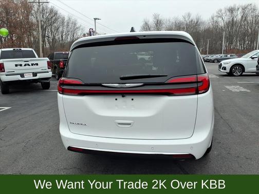 2026 Chrysler Pacifica Select