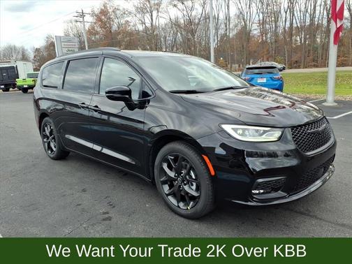 2026 Chrysler Pacifica Select