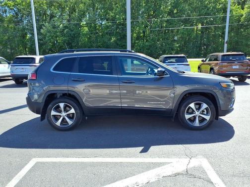 Granite Crystal Clearcoat Metallic 2022 Jeep Cherokee Limited