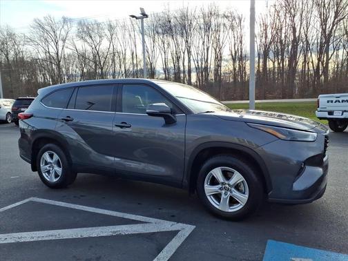 2022 Toyota Highlander LE