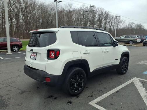 Alpine White Clearcoat 2022 Jeep Renegade Altitude