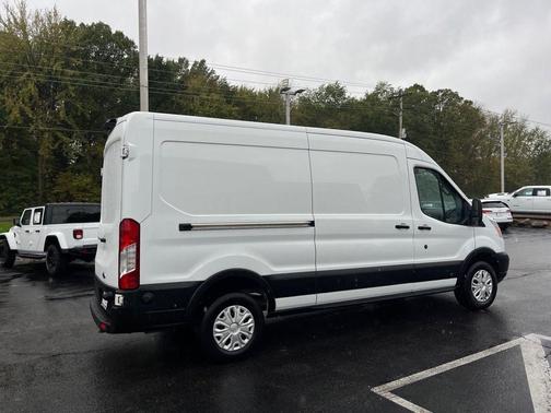 2019 Ford Transit-250 148 WB Medium Roof Cargo