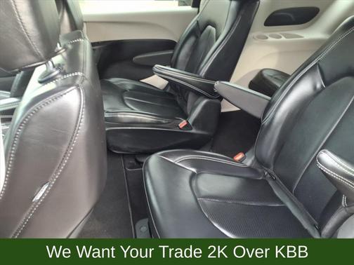 2023 Chrysler Pacifica Hybrid Touring L