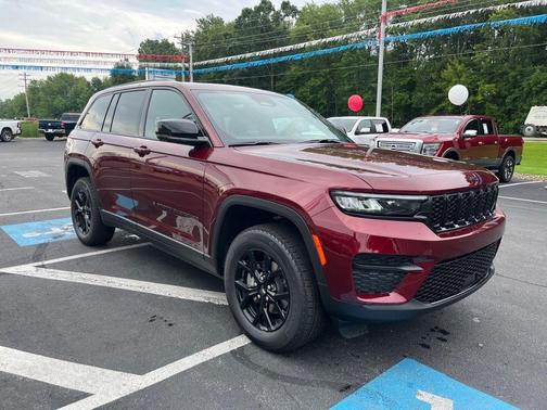2025 Jeep Grand Cherokee Laredo