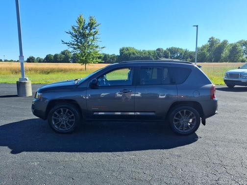 Granite Crystal Clearcoat Metallic 2016 Jeep Compass Sport