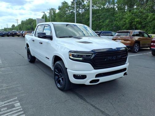 Bright White Clearcoat 2024 RAM 1500 Limited