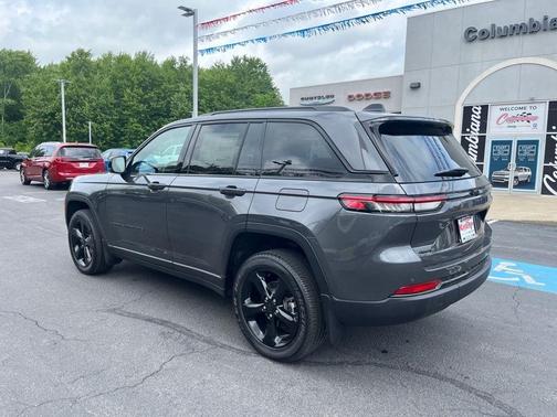 2025 Jeep Grand Cherokee Laredo