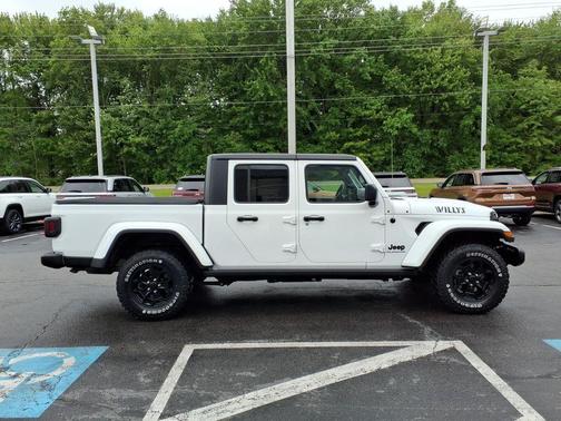 Bright White Clearcoat 2021 Jeep Gladiator Sport