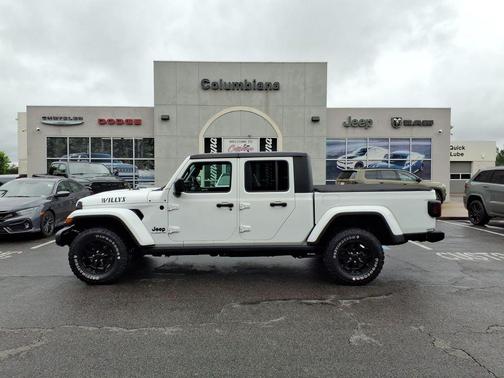 Bright White Clearcoat 2021 Jeep Gladiator Sport