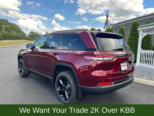 2025 Jeep Grand Cherokee Laredo