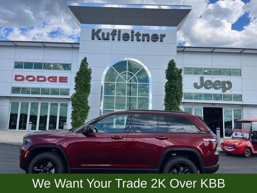 2025 Jeep Grand Cherokee Laredo