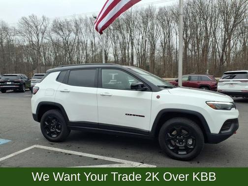 Bright White Clearcoat 2023 Jeep Compass Trailhawk