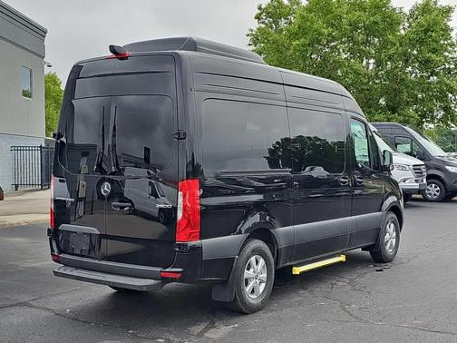 2025 Mercedes-Benz Sprinter 2500 144 WB Standard Roof Passenger