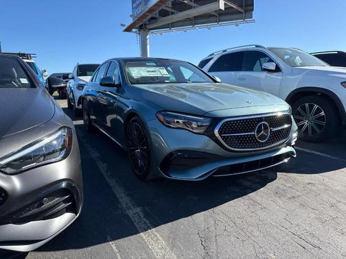 Verde 2026 Mercedes-Benz E-Class E 450 4MATIC