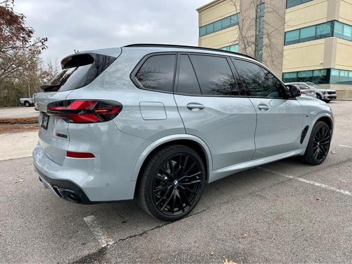 2025 BMW X5 M60i