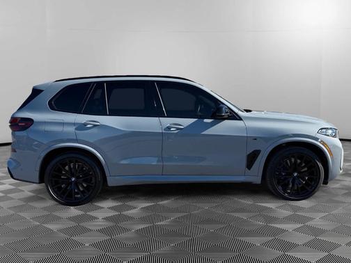 2025 BMW X5 M60i