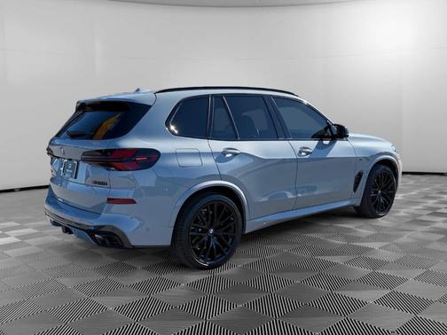2025 BMW X5 M60i
