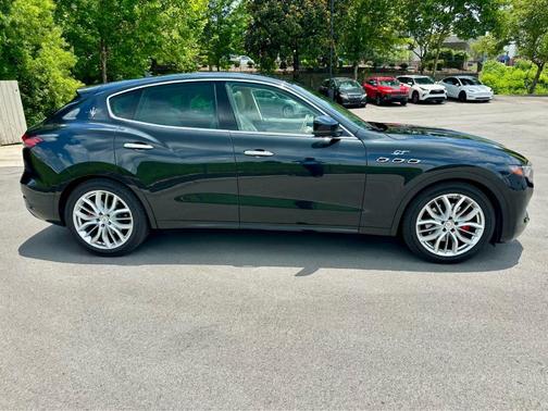 Nero Ribelle Metallic 2022 Maserati Levante GT