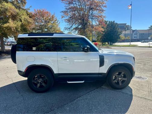 2022 Land Rover Defender 90 Standard