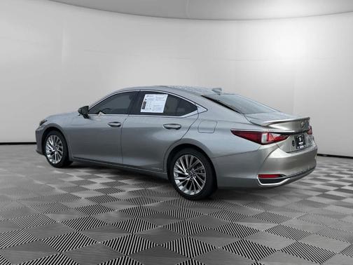 2019 Lexus ES 300h Luxury