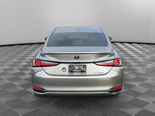 2019 Lexus ES 300h Luxury