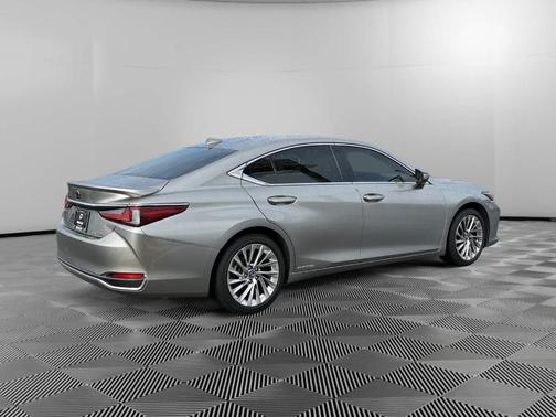 2019 Lexus ES 300h Luxury