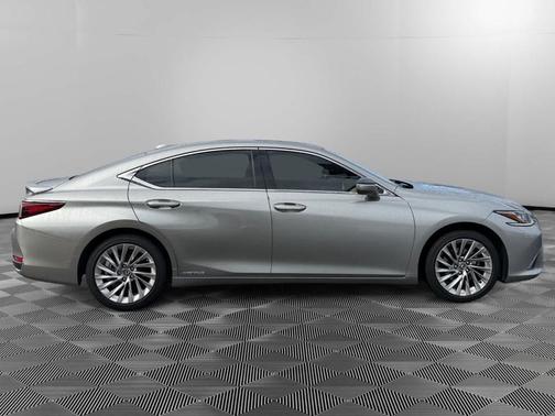2019 Lexus ES 300h Luxury